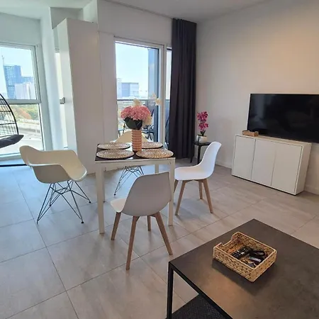 Towarowa 39 Tokio Apartment, Free Parking, Air-conditioning, Self Check-in 24h *