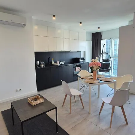 Towarowa 39 Tokio Apartment, Free Parking, Air-conditioning, Self Check-in 24h Poznań