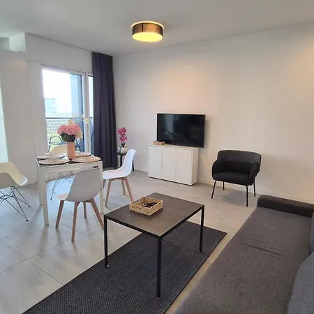Towarowa 39 Tokio Apartment, Free Parking, Air-conditioning, Self Check-in 24h