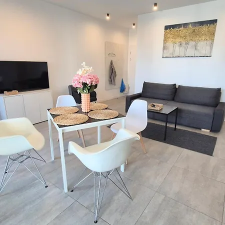 Towarowa 39 Tokio Apartment, Free Parking, Air-conditioning, Self Check-in 24h