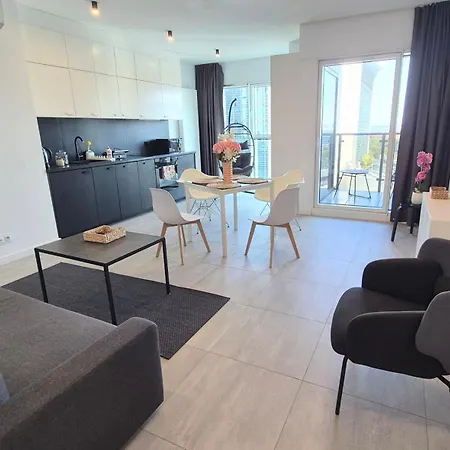 Towarowa 39 Tokio Apartment, Free Parking, Air-conditioning, Self Check-in 24h