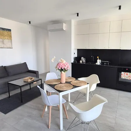 Apartament Towarowa 39 Tokio Apartment, Free Parking, Air-conditioning, Self Check-in 24h Poznań
