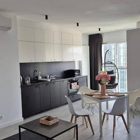 Towarowa 39 Tokio Apartment, Free Parking, Air-conditioning, Self Check-in 24h Apartament