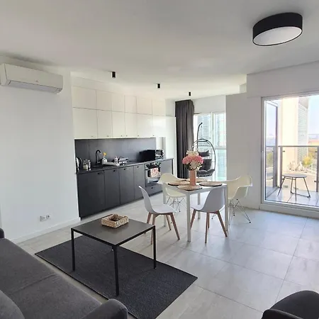 Apartament Towarowa 39 Tokio Apartment, Free Parking, Air-conditioning, Self Check-in 24h *