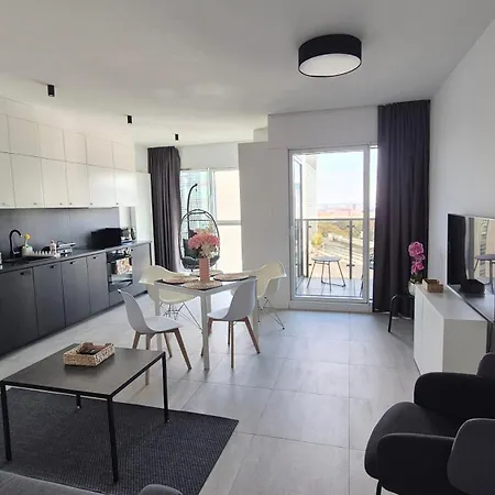 Towarowa 39 Tokio Apartment, Free Parking, Air-conditioning, Self Check-in 24h