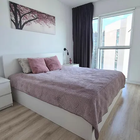 Apartament Towarowa 39 Tokio Apartment, Free Parking, Air-conditioning, Self Check-in 24h Poznań