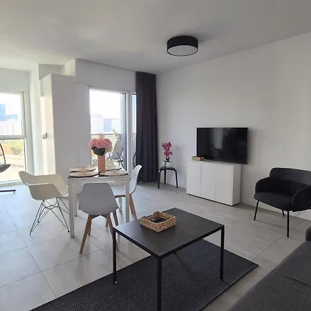 Towarowa 39 Tokio Apartment, Free Parking, Air-conditioning, Self Check-in 24h Apartament Poznań